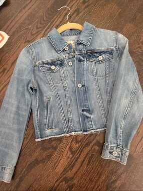 Polo Ralph Lauren Light Wash Denim Jacket 
KIDS SIZE 10